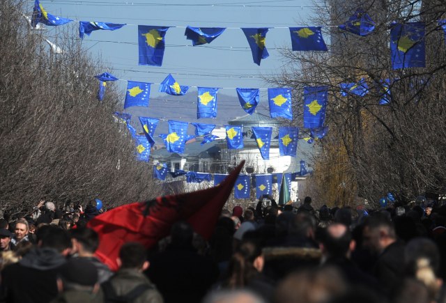 Tanjug u Prištini: Više pompe, manje zastava SAD FOTO