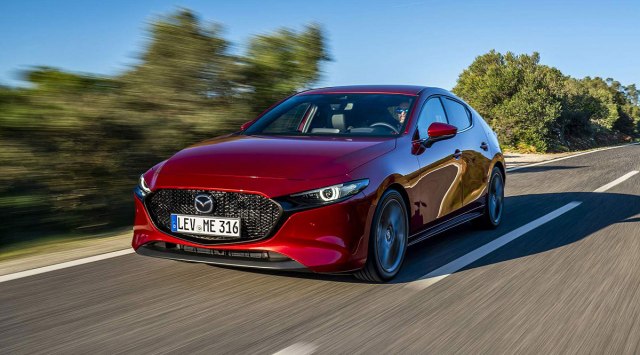 Mazda otkrila adute nove "trojke" u Evropi VIDEO