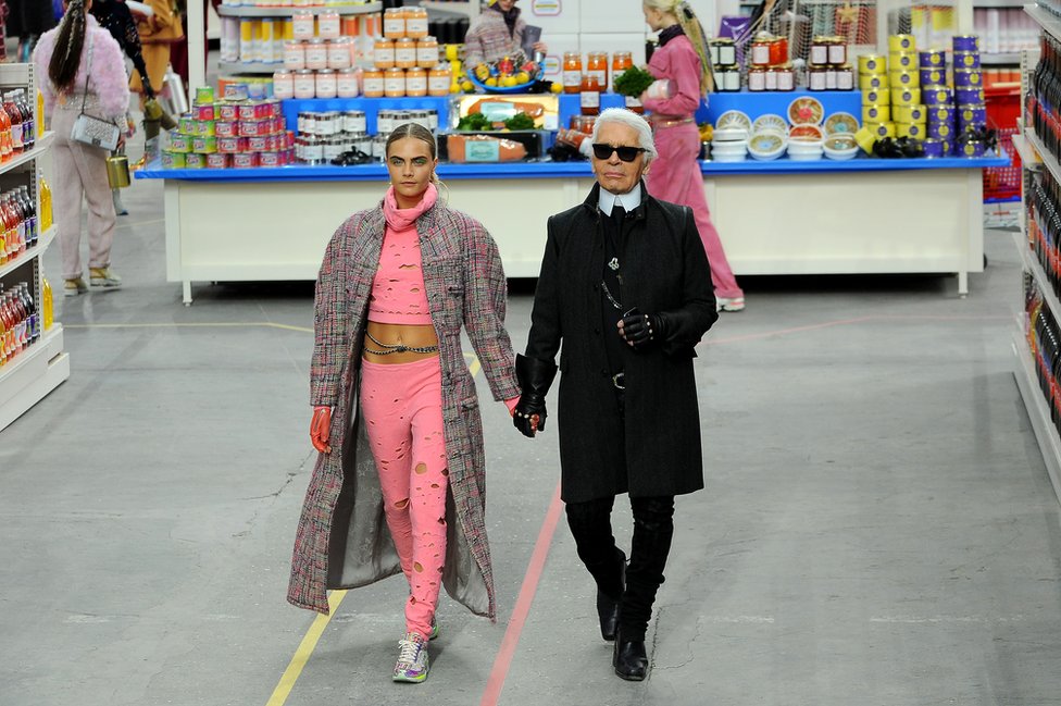 Karl Lagerfeld: Život modne ikone u fotografijama