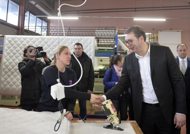 Vučić: Porodične firme budućnost, država pomaže do 50%