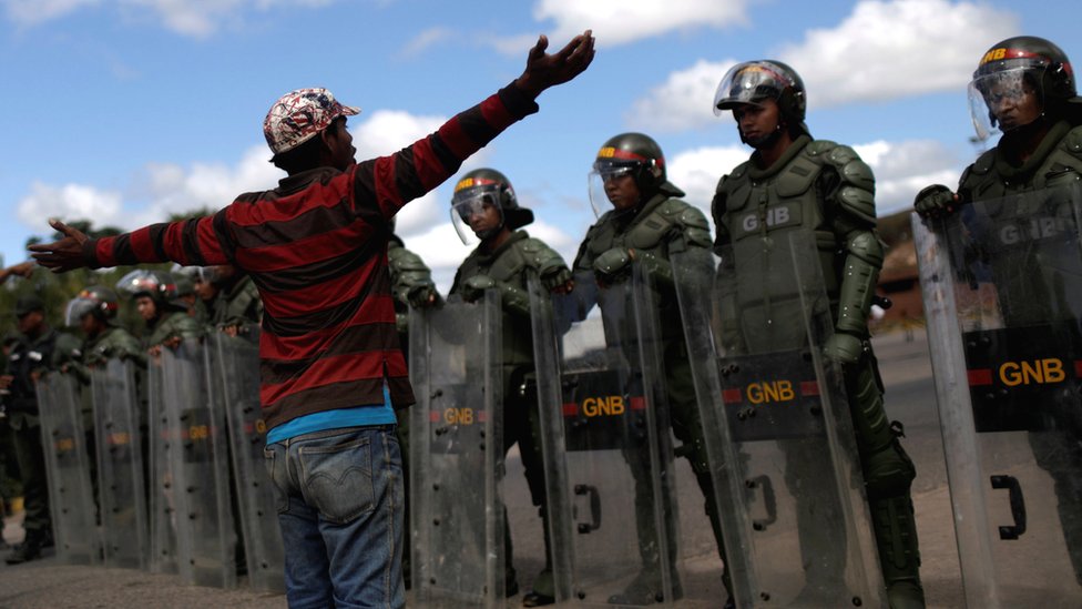 Haos u Venecueli: Koncert, "kontra-koncert&#x201c;, sukobi i zatvorene granice