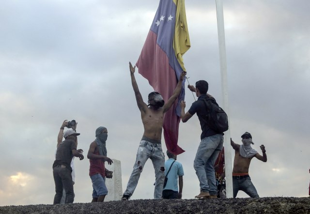 Snimci haosa obilaze svet; Gvaido: Oslobodite Venecuelu