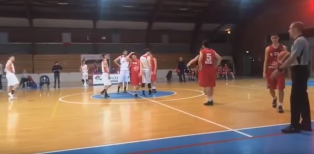 Skandal u Italiji – protivnici vređali mladog srpskog košarkaša
