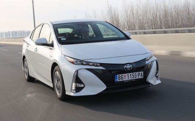 Test hibrida: Toyota Prius Plug-In Hybrid Sol – prelazno rešenje