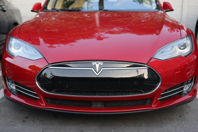 Tesla traži izlaz iz krize - "budžetska" verzija Modela 3 samo on-lajn