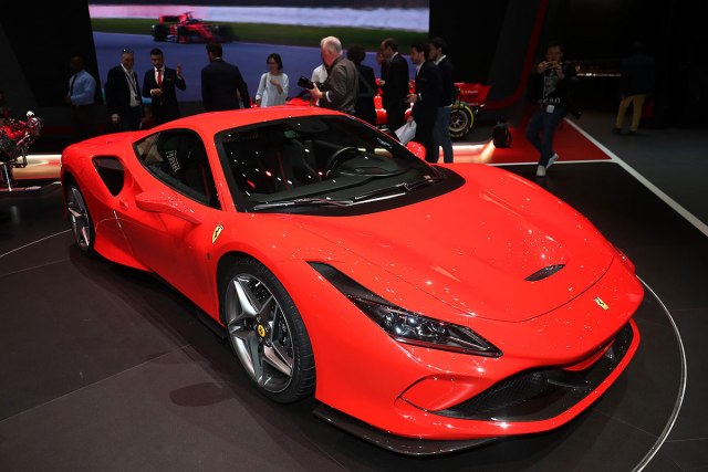 Novi Ferrarijev biser na sajmu u Ženevi FOTO