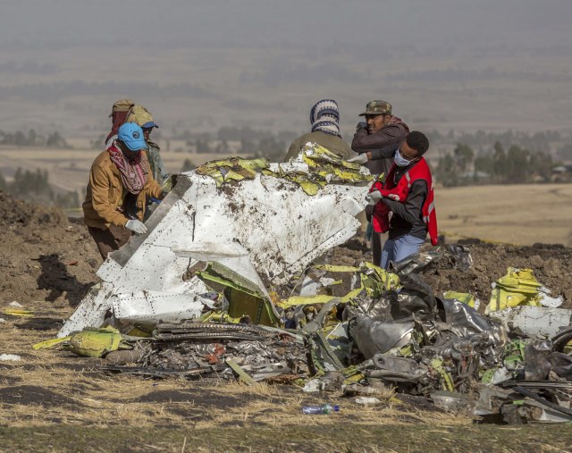 Etiopska TV: Naðene crne kutije srušenog aviona FOTO