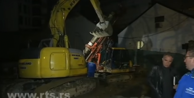 Graðevinska mašina pala na kuæu u Beogradu