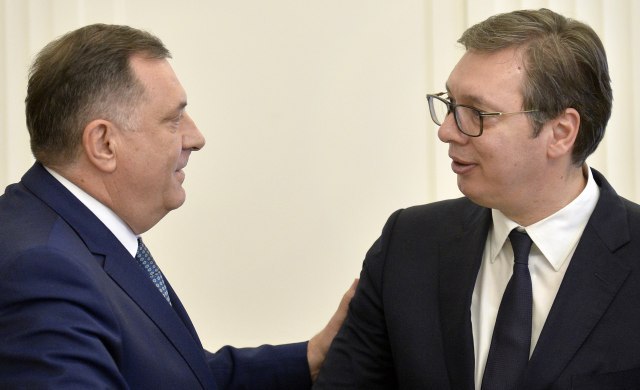 Vucic meets with Dodik