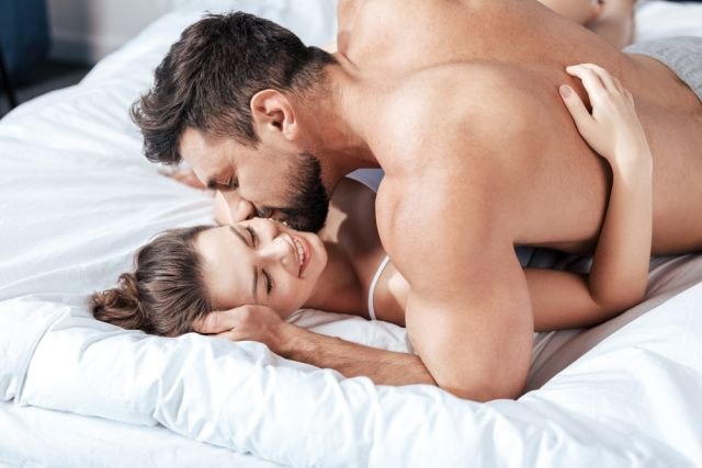 Seks poze u krevetu slike