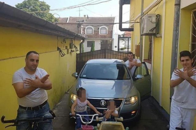 Policija pretresla kuæe zbog simbola velike Albanije