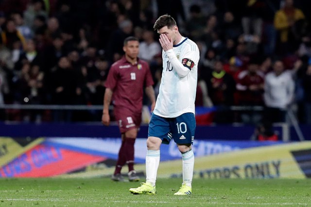 Argentina izgubila, Mesi se lakše povredio