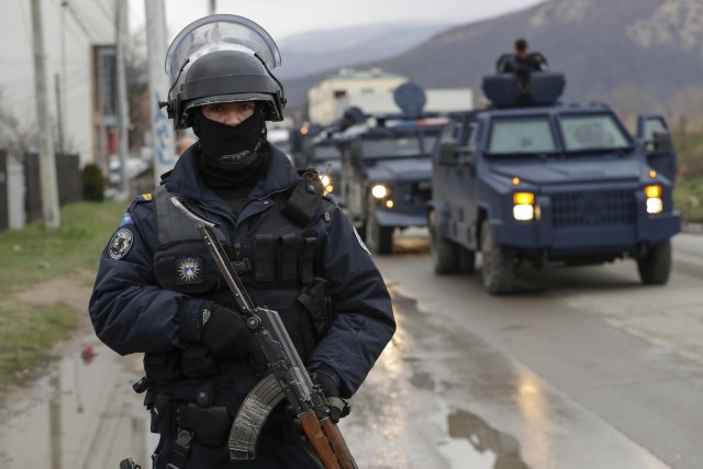 Ambasador SAD posetio Regionalnu policiju u severnom delu K. Mitrovice