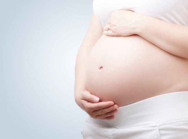 Sluèaj koji je šokirao lekare: Porodila se, pa posle 26 dana rodila zdrave blizance