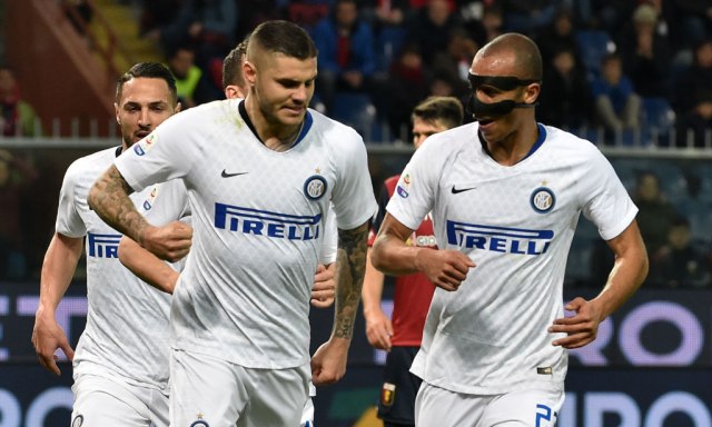 Ikardi pogodio, Inter slavio