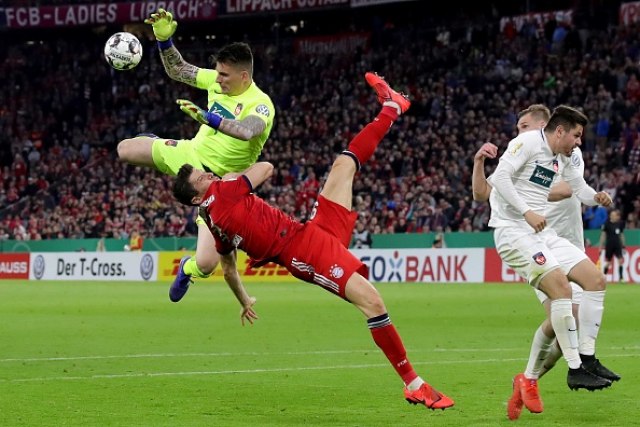 Kup Nemačke: Devet golova u Minhenu, crveni i dva penala