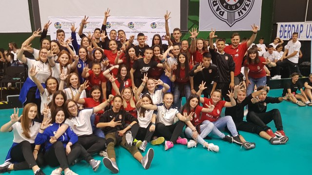 Spektakularno "Veèe nacija" na školskom SP u Beogradu