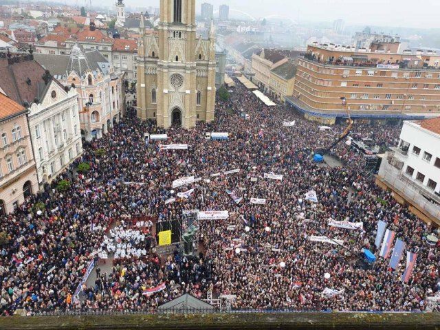 NS: Vučić najavio kapitalne investicije, na Trgu slobode 40.000 ljudi FOTO