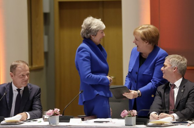 Dešava se svima: Svetske liderke se srele u istoj odevnoj kombinaciji i reagovale ovako FOTO
