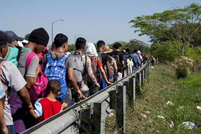 Migranti silom prešli iz Gvatemale u Meksiko na putu ka SAD