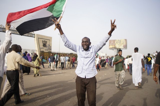 Prvi sastanak političkih stranaka sa vojskom u Sudanu
