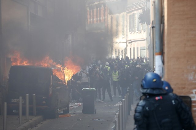 Francuska vlada mobilisala 60.000 policajaca zbog 