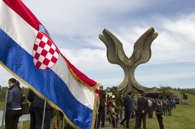 "Dolazak Kitaroviæ, Plenkoviæa i Jandrokoviæa u Jasenovac ruganje žrtvama"