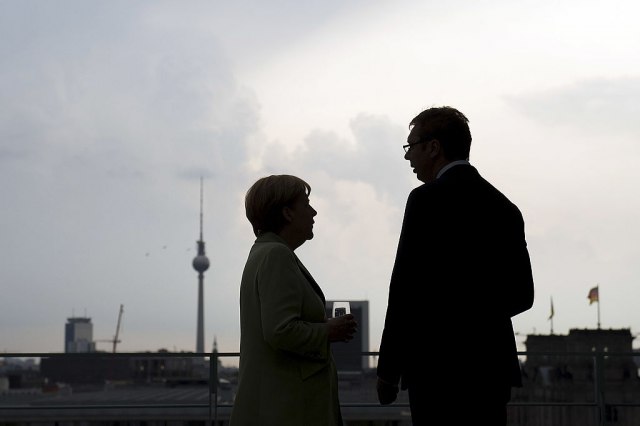 Angela Merkel pozvala Vuèiæa i Taèija da sahrane plan o razmeni teritorija?