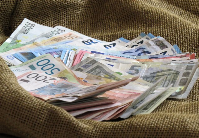Dva miliona graðana Srbije dobiæe po 1.300 dinara, evo i zašto