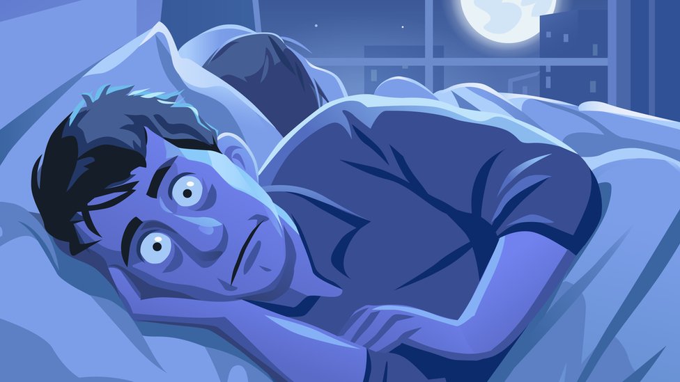 Piće za laku noć i gledanje u ekran - neki od mitova o spavanju koji 