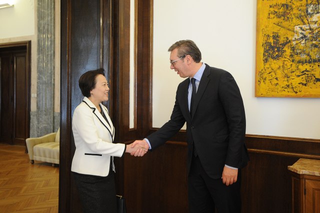 Vuèiæ sa ambasadorkom Kine: Veliko zadovoljstvo zbog susreta sa Sijem