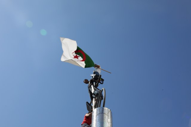 Èistka u Alžiru: Uhapšeno pet milijardera bliskih bivsem predsedniku