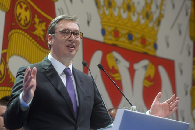 Vučić čestitao Zelenskom