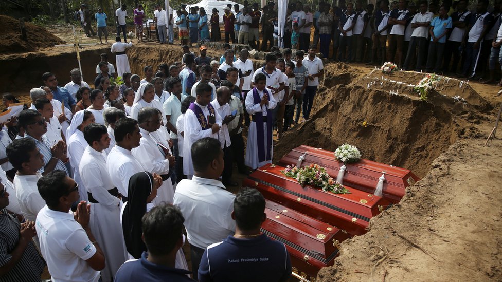 Šri Lanka: Sahrana poginulih na dan žalosti