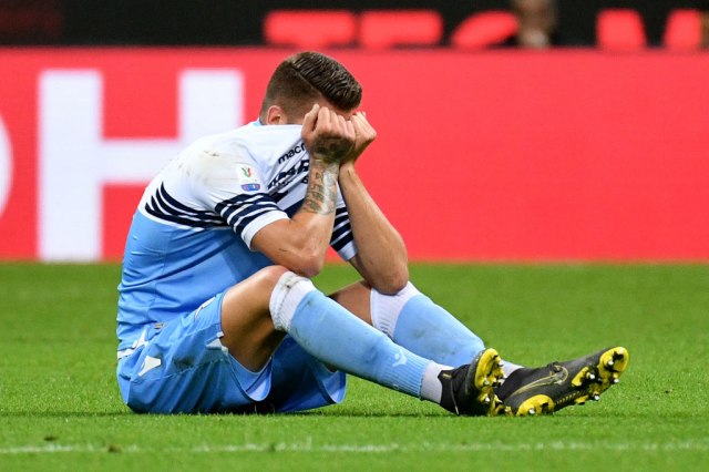 Sergej u suzama napustio teren, Lacio preko Milana do finala Kupa