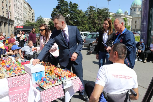 Ministar obišao humanitarnu izložbu uskršnjih jaja