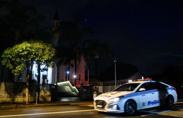"Nema pretnje", ali specijalne jedinice uhapsile su muškarca pored crkve