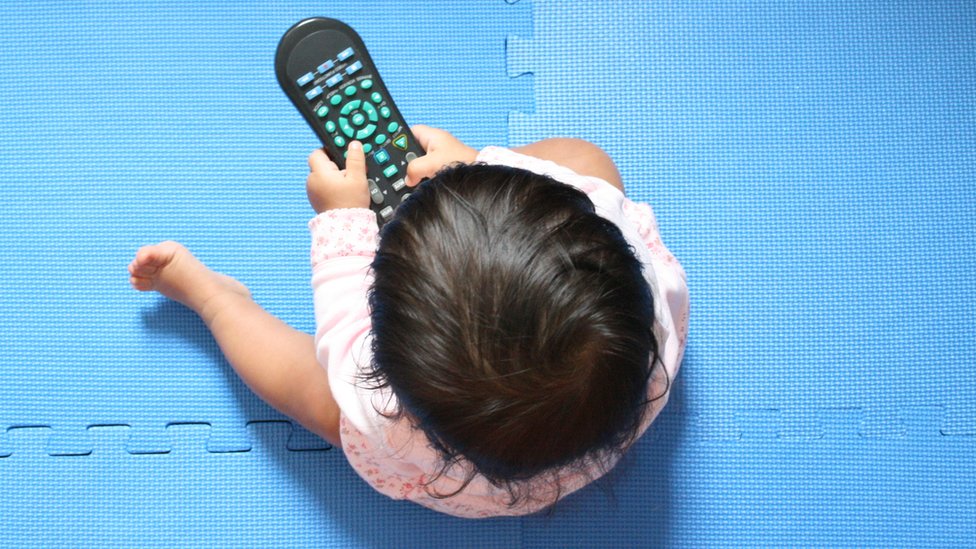 Bebe ne smeju da sede pred ekranom, tvrdi Svetska zdravstvena organizacija