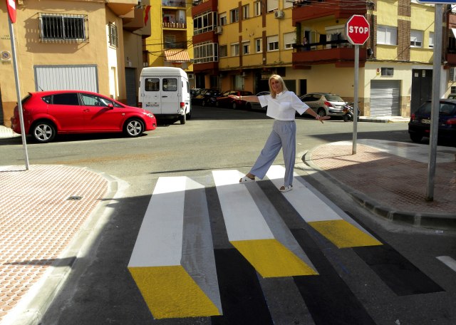 Optièka iluzija menja ležeæe policajce: 3D pešaèki prelazi u komšiluku