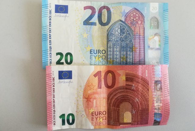 Zaplenili 4.670 lažnih evra