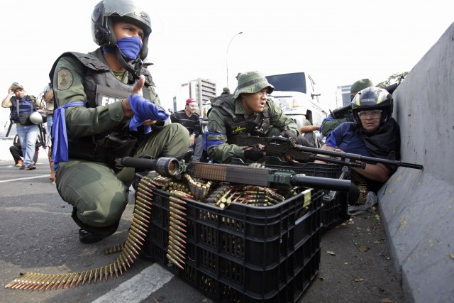 Pucnjava u Karakasu, vojska puca na vojsku VIDEO