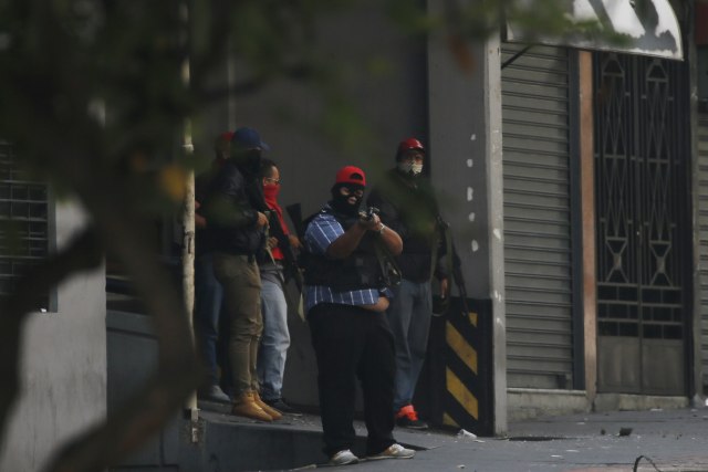 Maduro koristi paravojnu formaciju za odbranu vlasti?