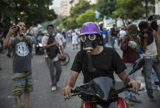 "We're on right track, no turning back"; one dead in Caracas