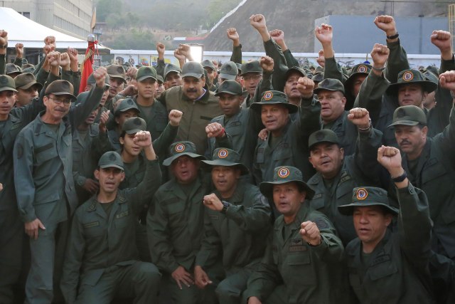 Poruka sa TV ekrana: Maduro pozvao vojsku da se izbori sa izdajnicima
