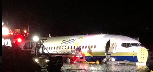 "Boing 737" opet posræe: Sleteo u reku, pukom sreæom izbegnuta katastrofa, nema povreðenih FOTO
