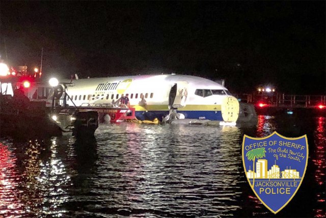 Drama na Floridi: Avion sa više od 140 putnika sleteo u reku