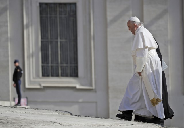 Zašto papa zaobilazi Srbiju? VIDEO
