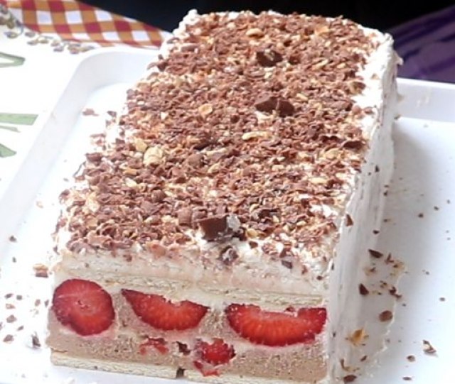 Kolač, torta ili sladoled? Sa jagodama naravno!