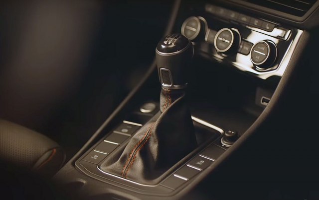 Volkswagen reklamira manuelni menjač u SAD kao zaštitu od krađe VIDEO