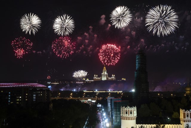 Pogledajte spektakularan vatromet povodom Dana pobede u Moskvi FOTO/VIDEO
